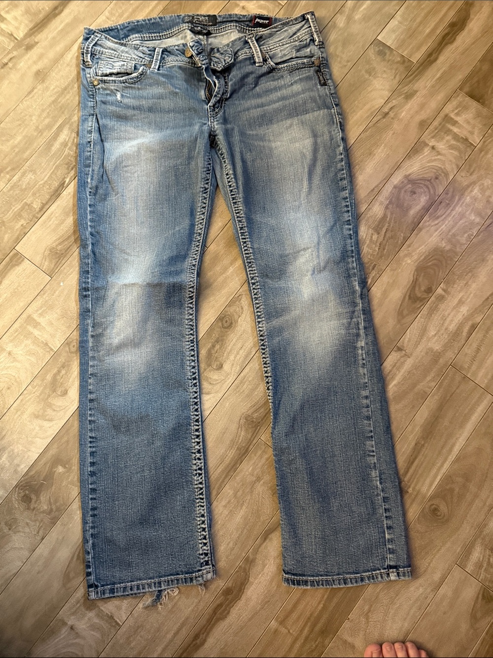 Silver Jeans Women’s Straight-Leg Jeans in Light Blue Wash